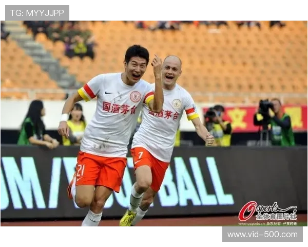 王祺补时破局,广元替补奇兵狂奔庆祝与球迷橙色浪潮 王祺补时破局,广元替补奇兵狂奔庆祝与球迷橙色浪潮