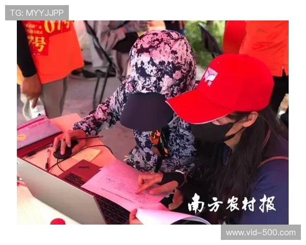 全国冠军赛媒体工作间记者忙碌,实时传递比赛结果与技术统计 全国冠军赛媒体工作间记者忙碌,实时传递比赛结果与技术统计