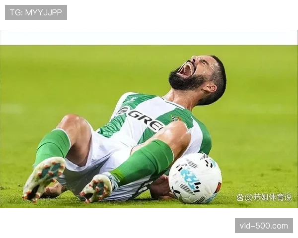 特写：伊斯科任意球击中横梁，贝蒂斯主场一片叹息