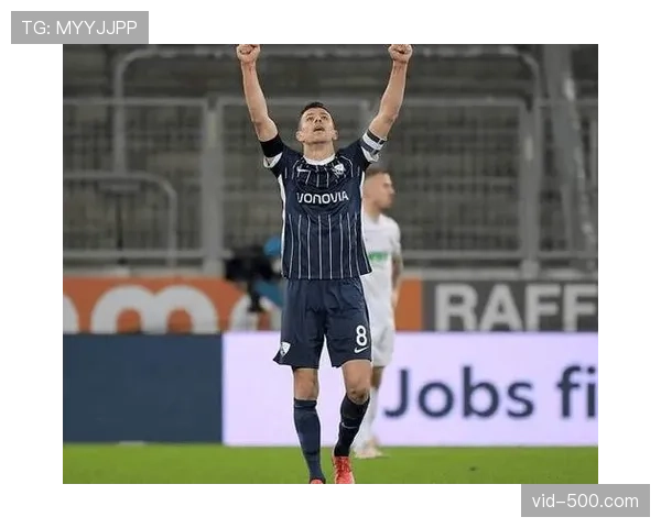 云达不莱梅对阵奥格斯堡比赛因场内出现烟雾一度暂停